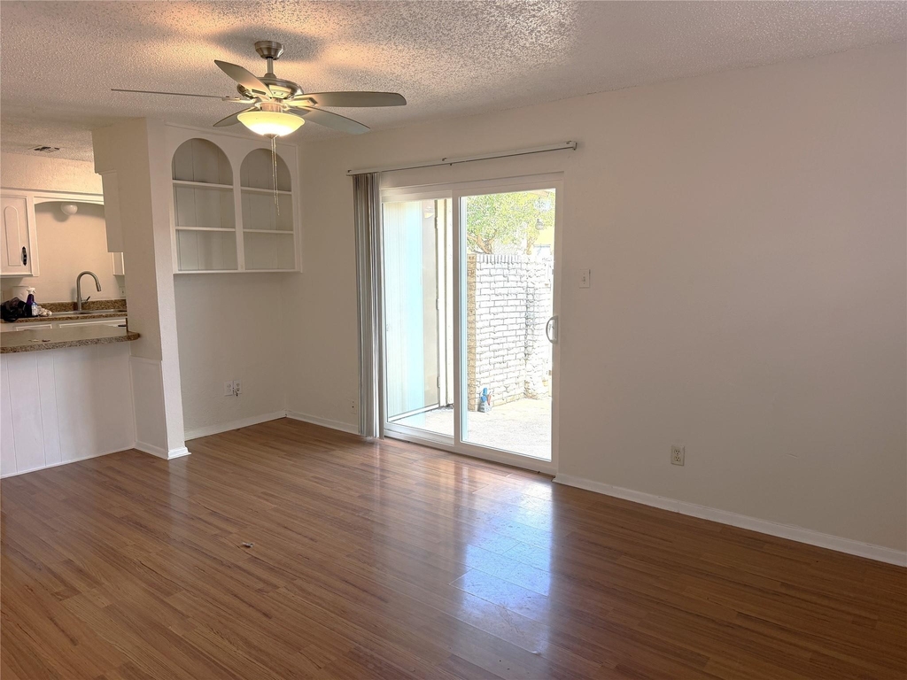 726 E Pecan Street - Photo 4