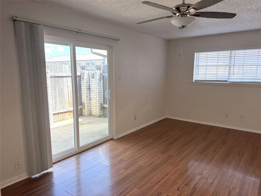 726 E Pecan Street - Photo 3