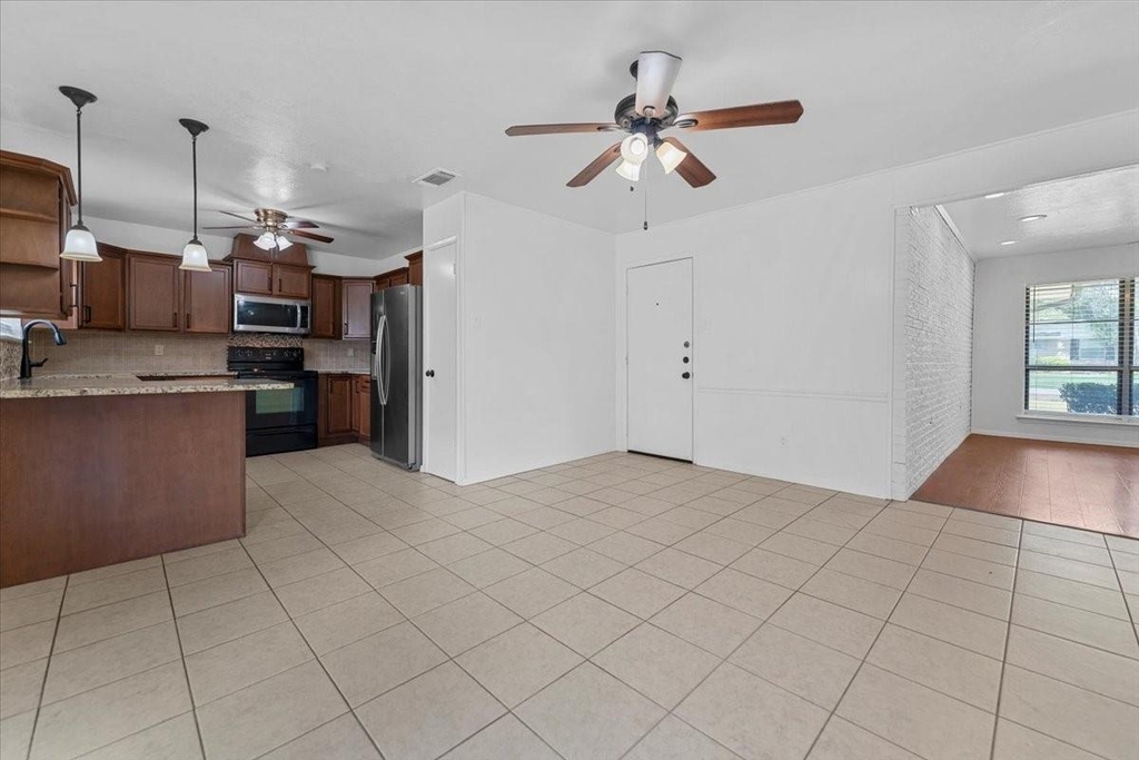 817 Warren Way - Photo 4