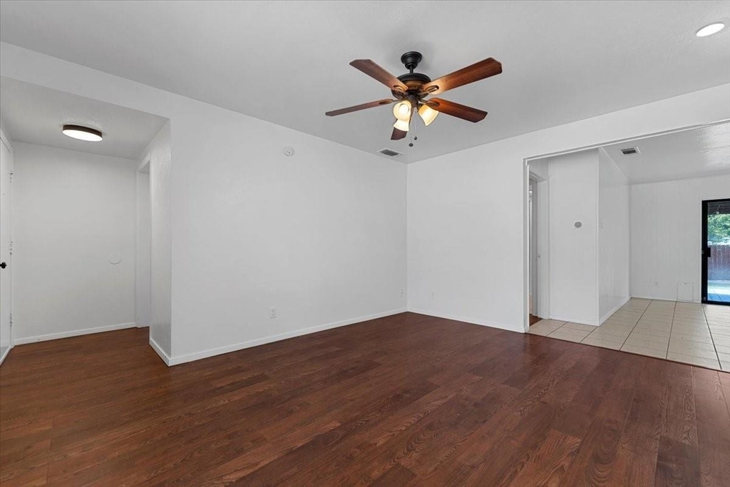 817 Warren Way - Photo 2
