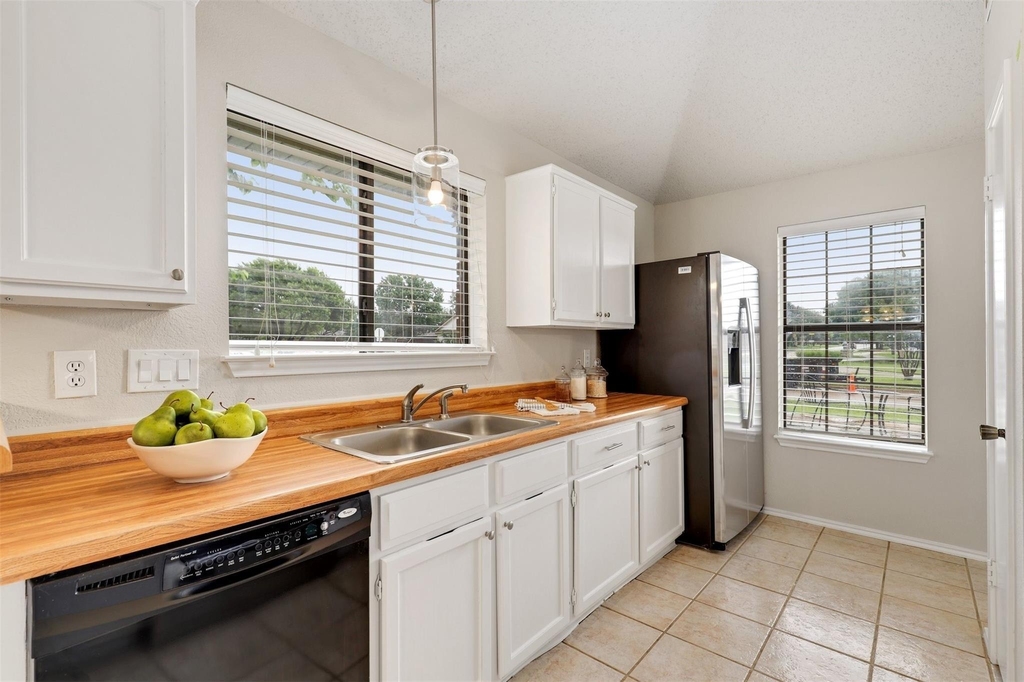 400 Azalea Drive - Photo 9