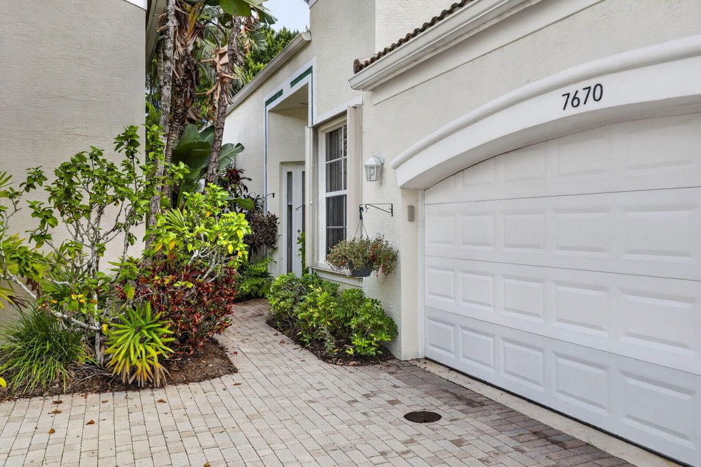 7670 Jasmine Court - Photo 2