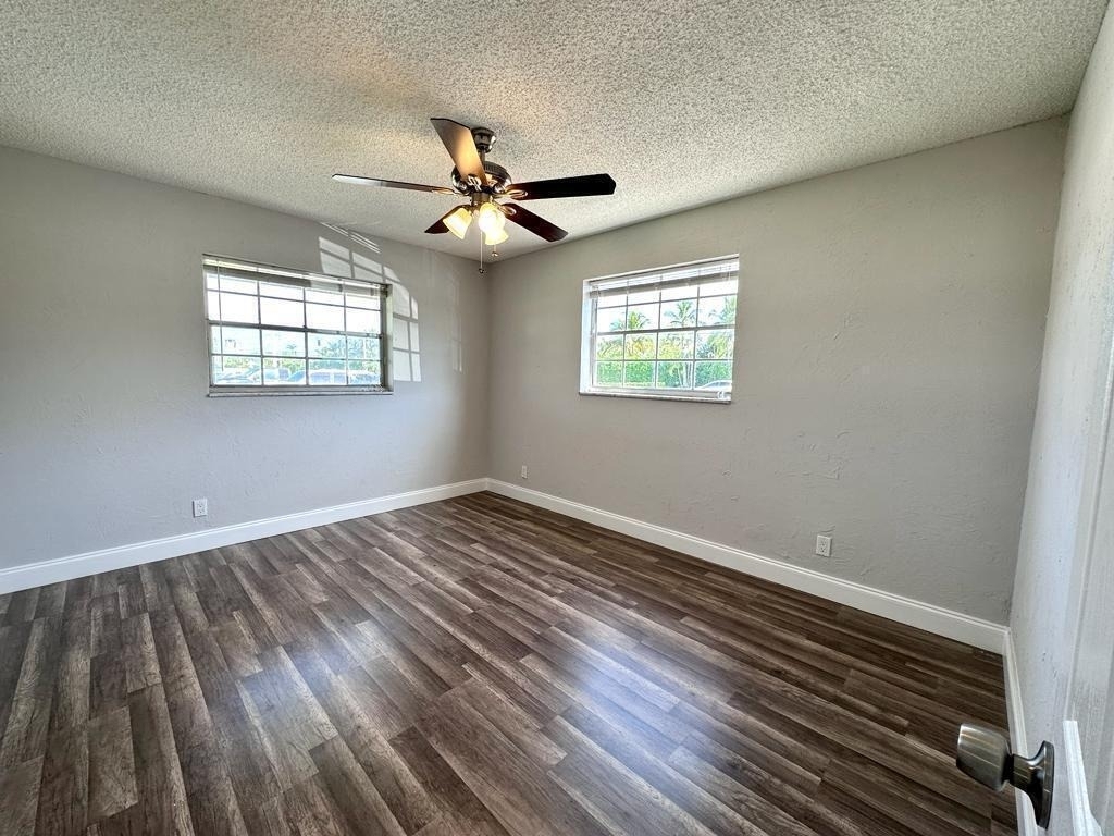 812 Center Street - Photo 2
