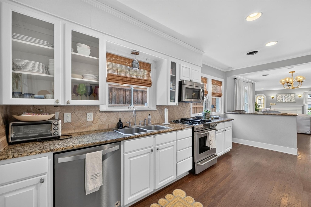 5630 Vanderbilt Avenue - Photo 16