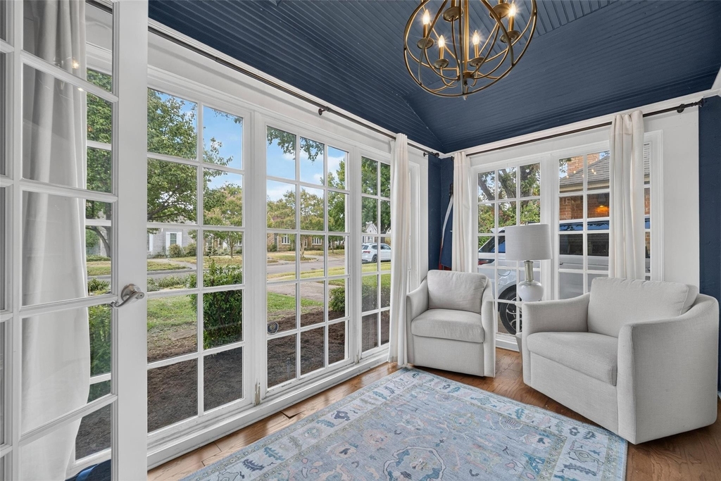 5630 Vanderbilt Avenue - Photo 4