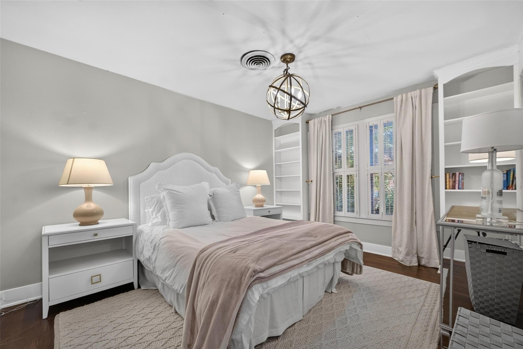5630 Vanderbilt Avenue - Photo 20