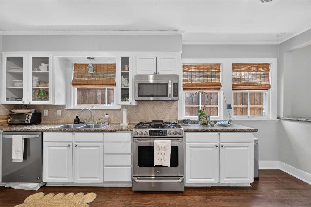 5630 Vanderbilt Avenue - Photo 15