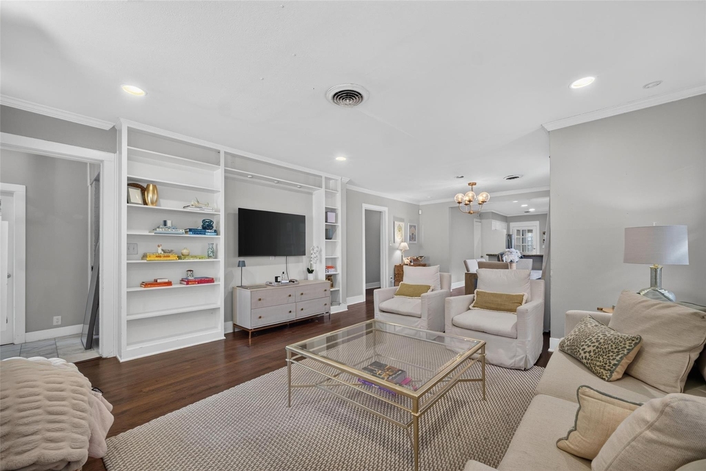 5630 Vanderbilt Avenue - Photo 8