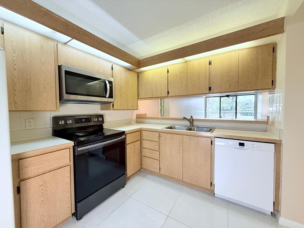 2621 Village Boulevard - Photo 3