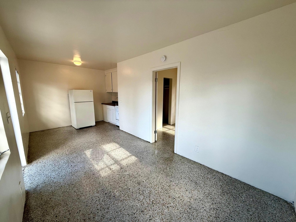 1006 2nd Avenue N - Photo 5