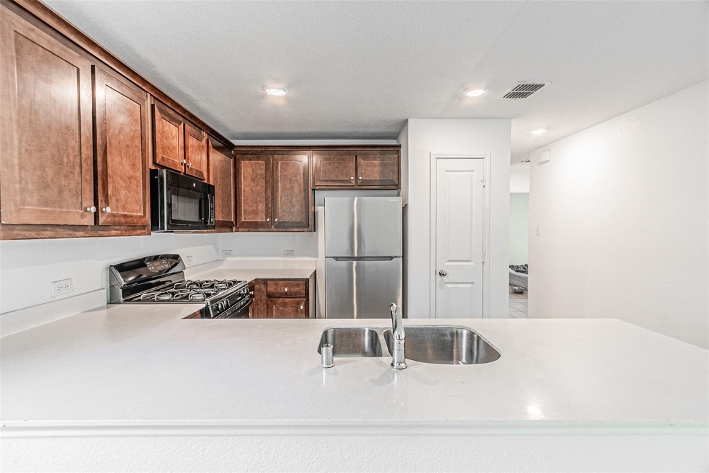 14037 Earlham Street - Photo 12