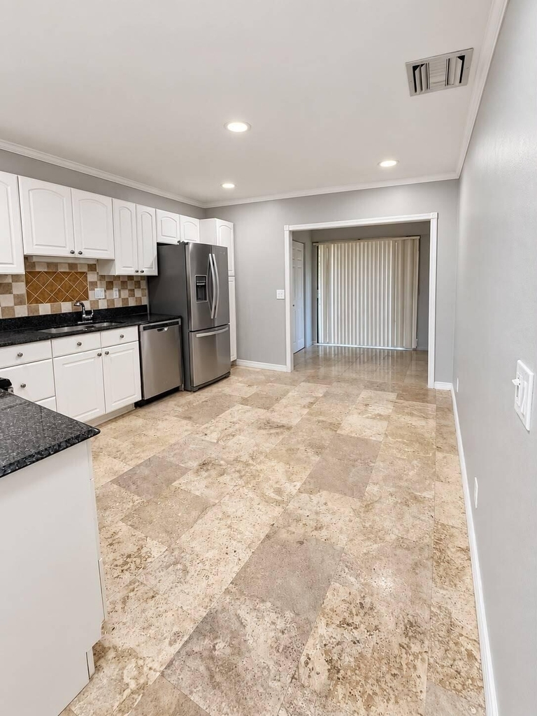 5933 Forest Hill Boulevard - Photo 9
