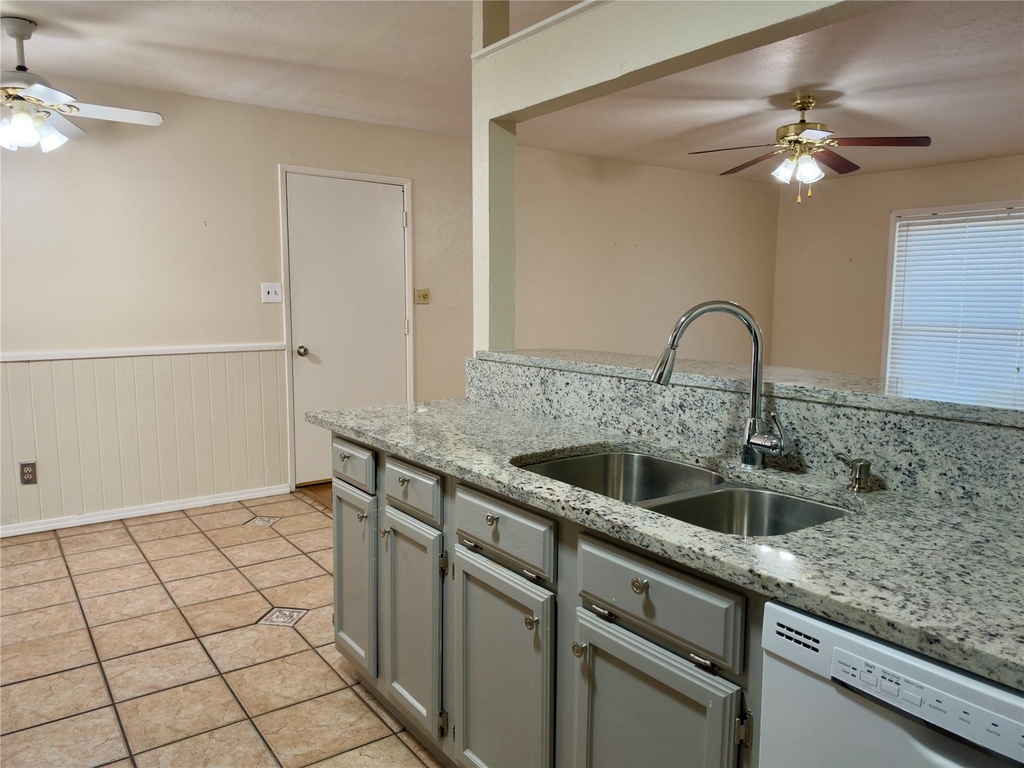 5716 Pearce Street - Photo 4