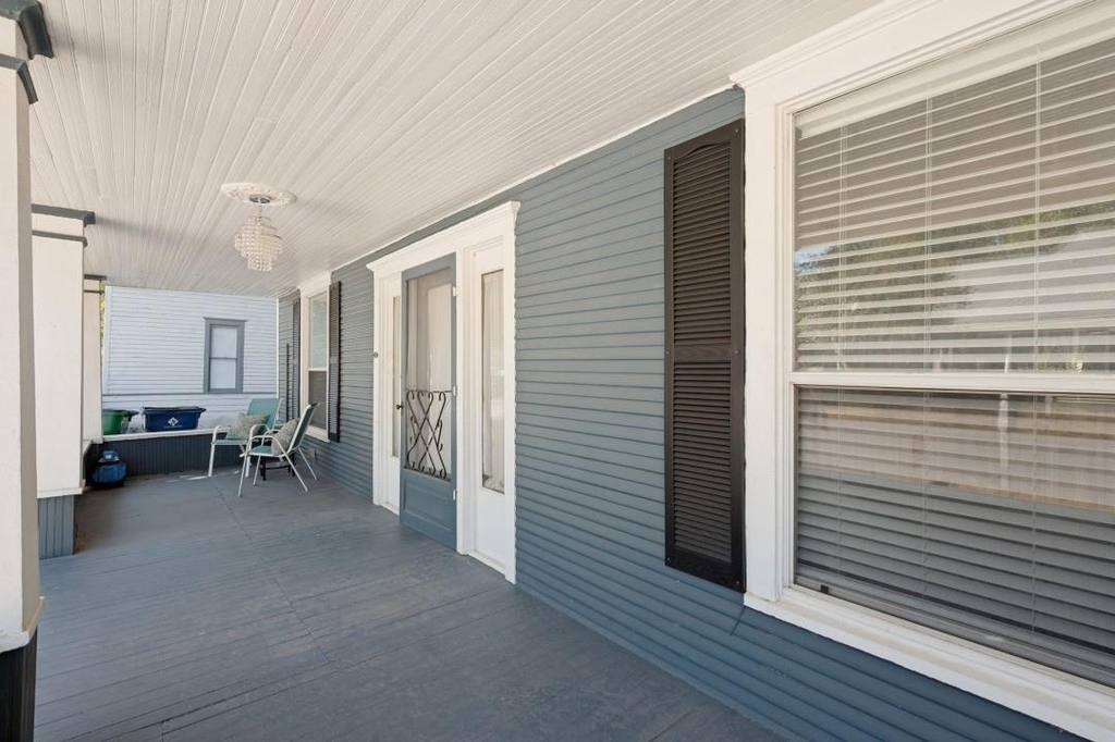 415 W Franklin Street - Photo 1