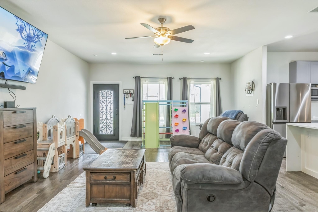 424 N Mcgraw Street - Photo 2