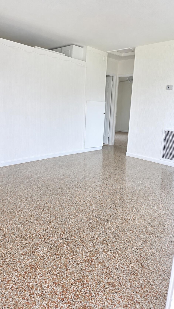 330 W 29th Street W - Photo 2