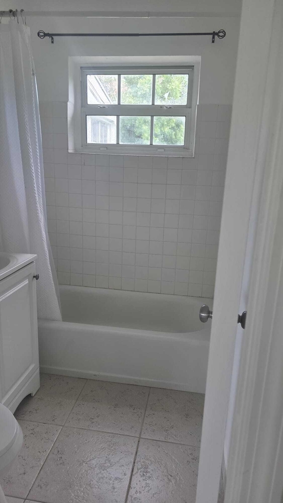 330 W 29th Street W - Photo 3
