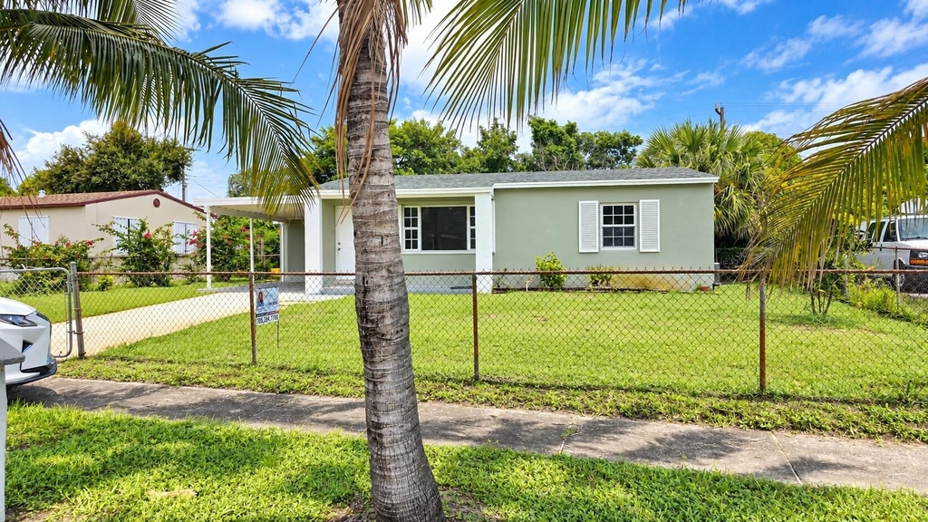 330 W 29th Street W - Photo 0
