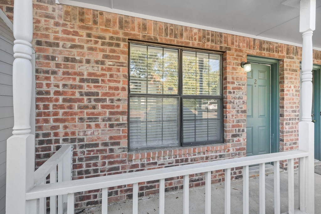 929 W Hickory Street - Photo 0