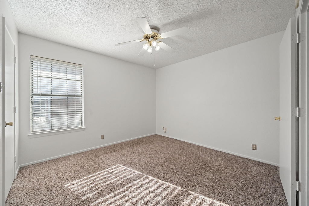929 W Hickory Street - Photo 11