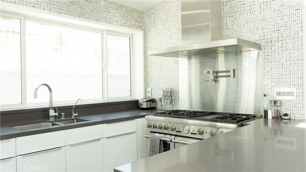 418 W Graves - Photo 2