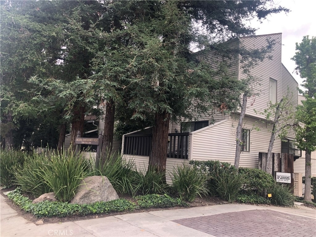 762 W Naomi Avenue - Photo 1