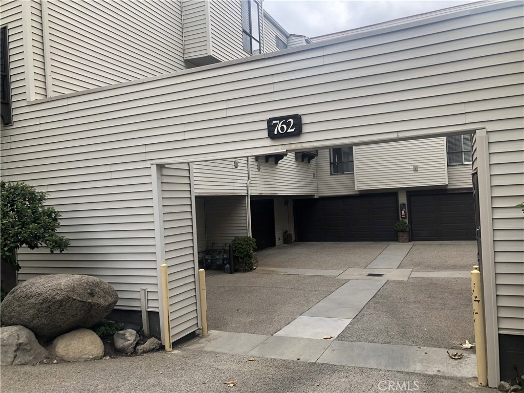 762 W Naomi Avenue - Photo 2