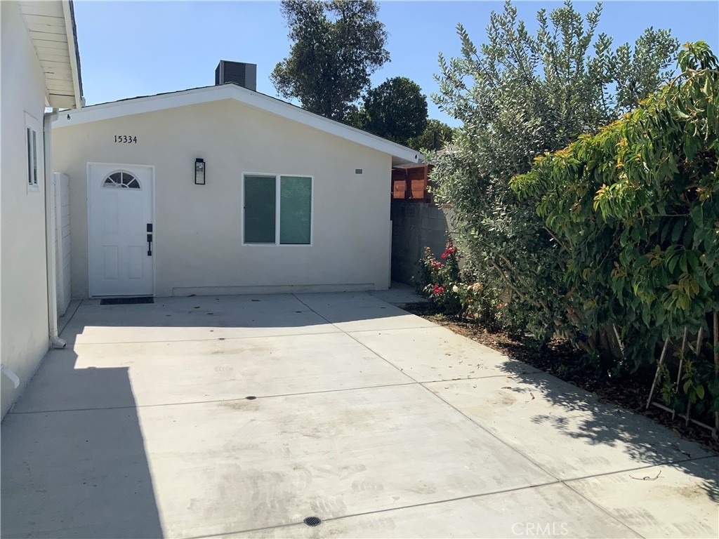 15334 Hart - Photo 0