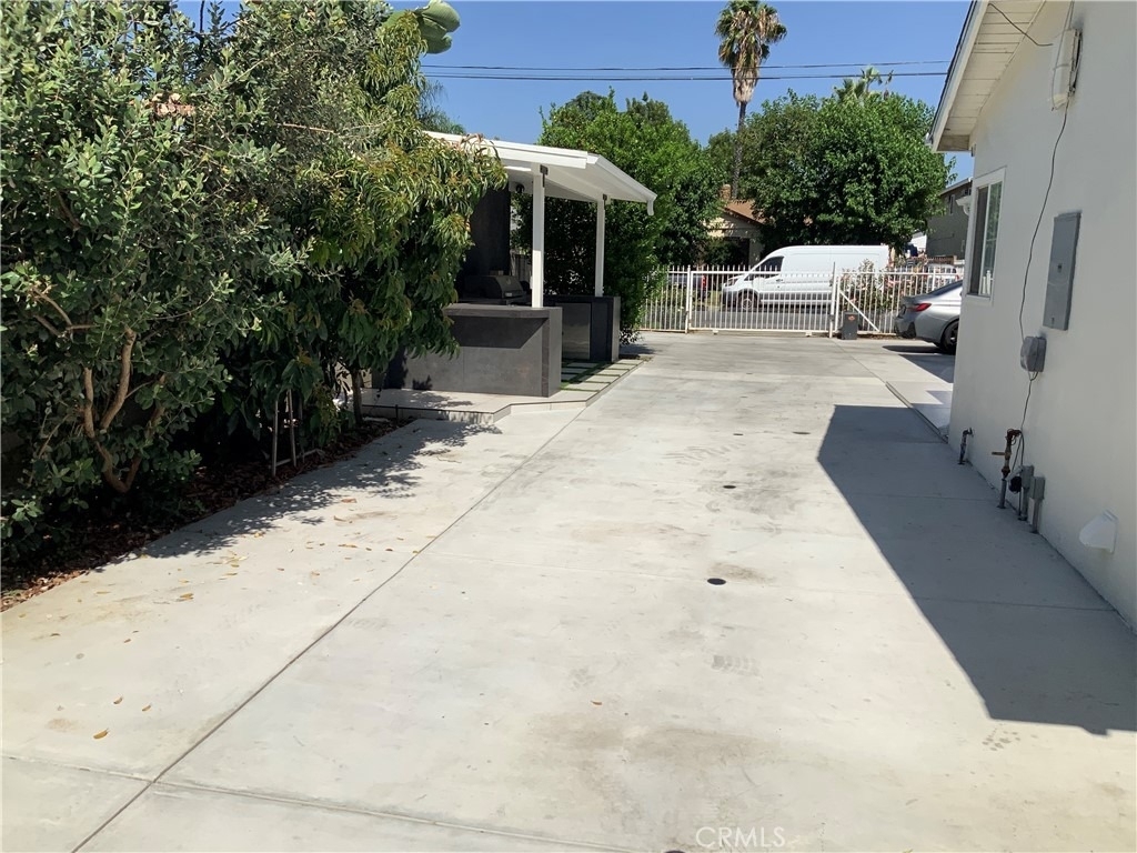 15334 Hart - Photo 4