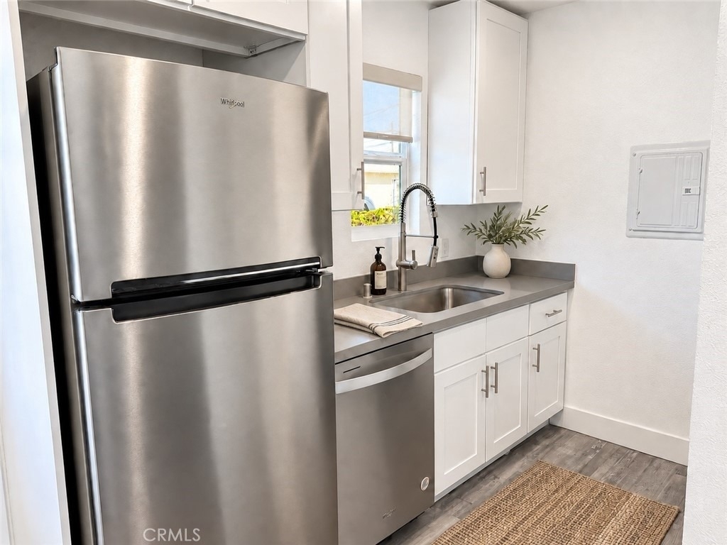 1152 E 77th - Photo 7
