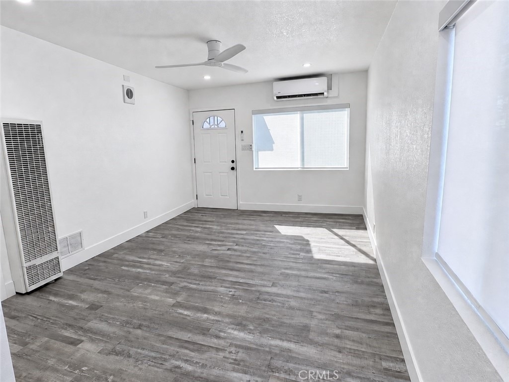 1152 E 77th - Photo 2