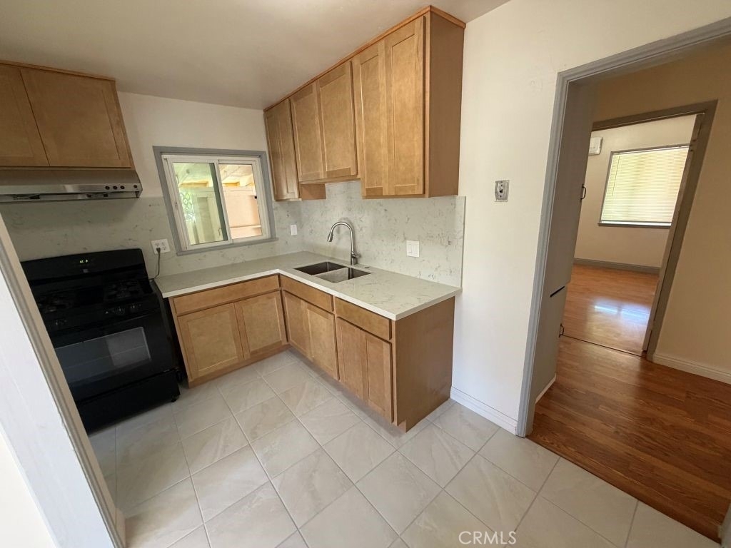 526 Dewey - Photo 5