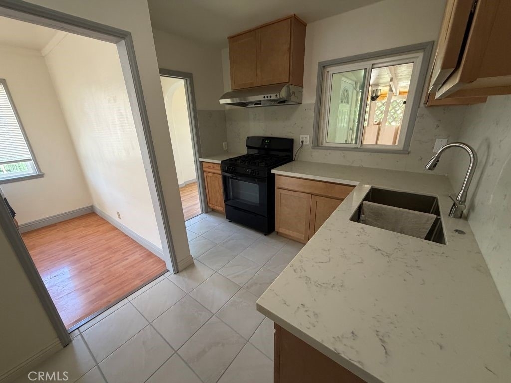 526 Dewey - Photo 6