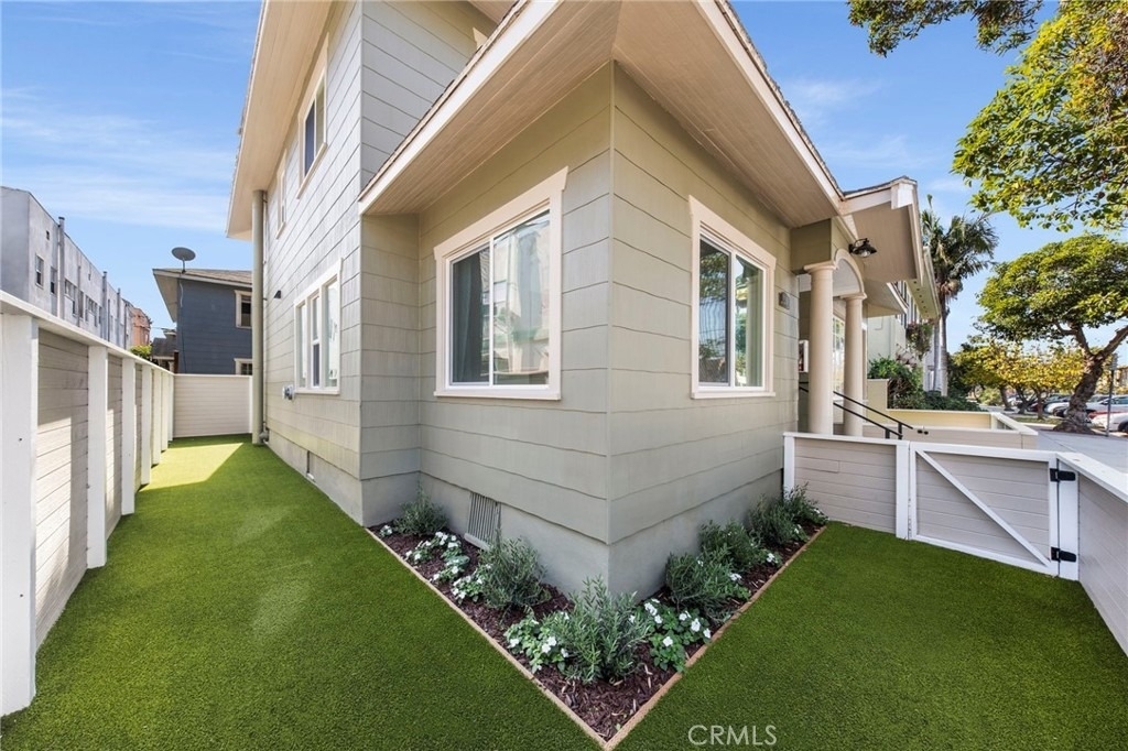 1902 E 2nd - Photo 2