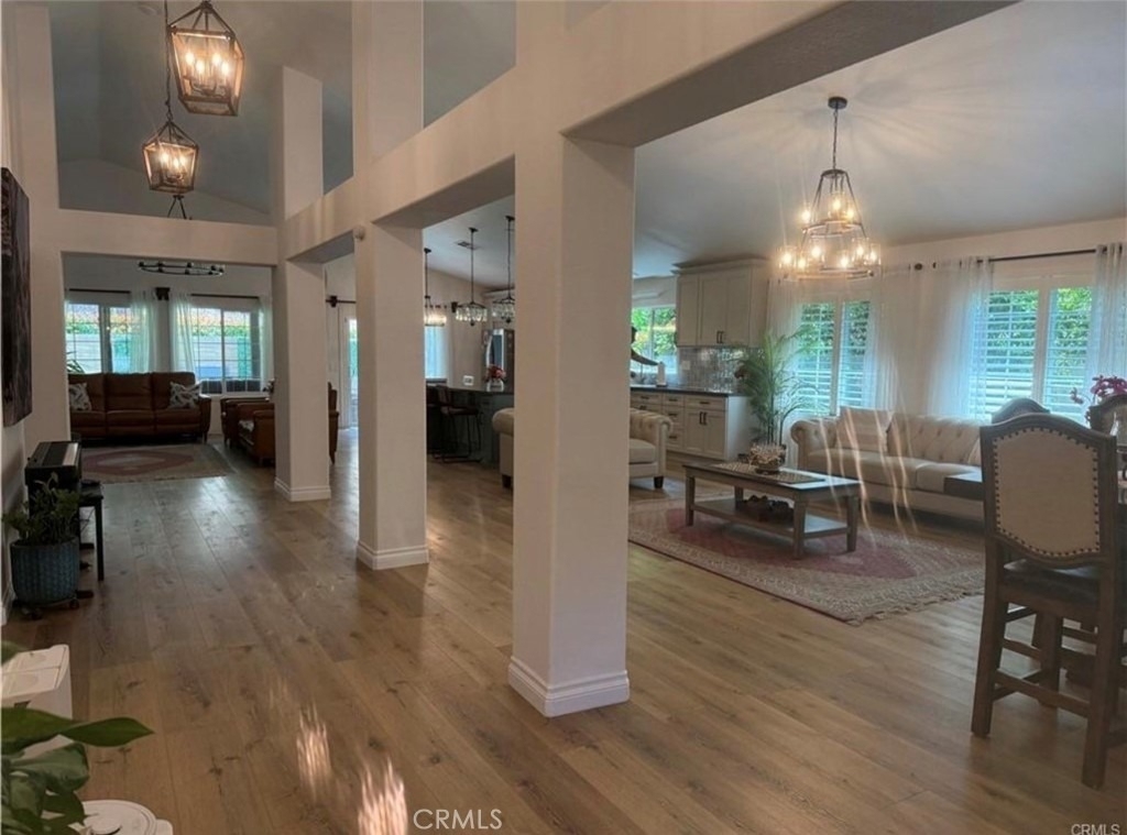 328 Selkirk - Photo 0