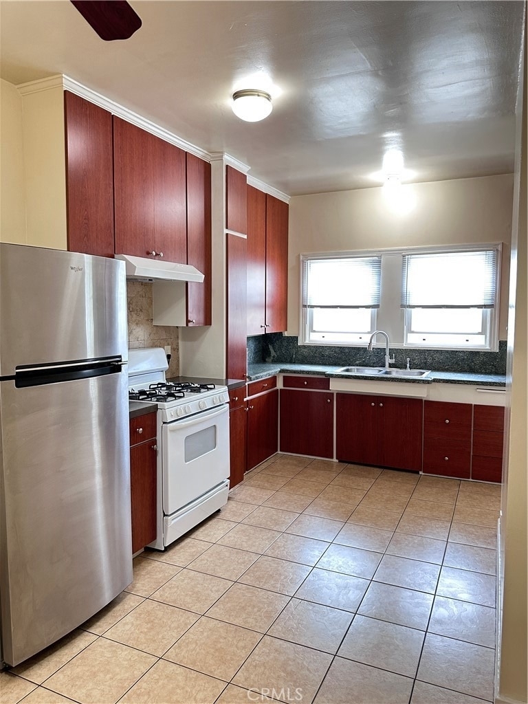 204 E Maple - Photo 6