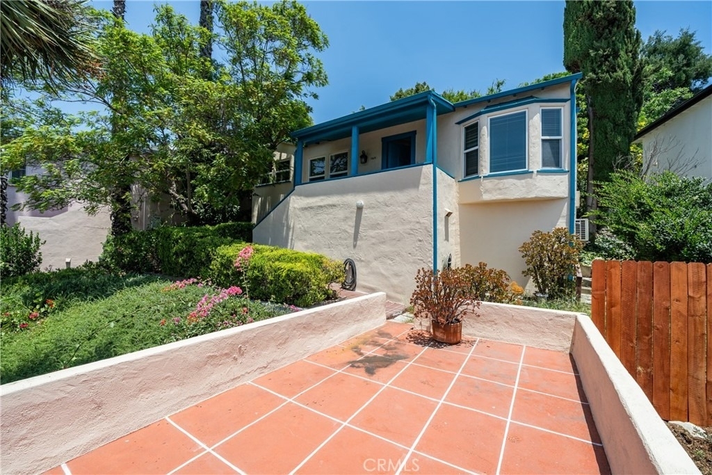 1616 Redcliff - Photo 3