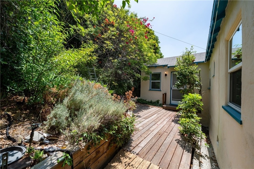1616 Redcliff - Photo 38