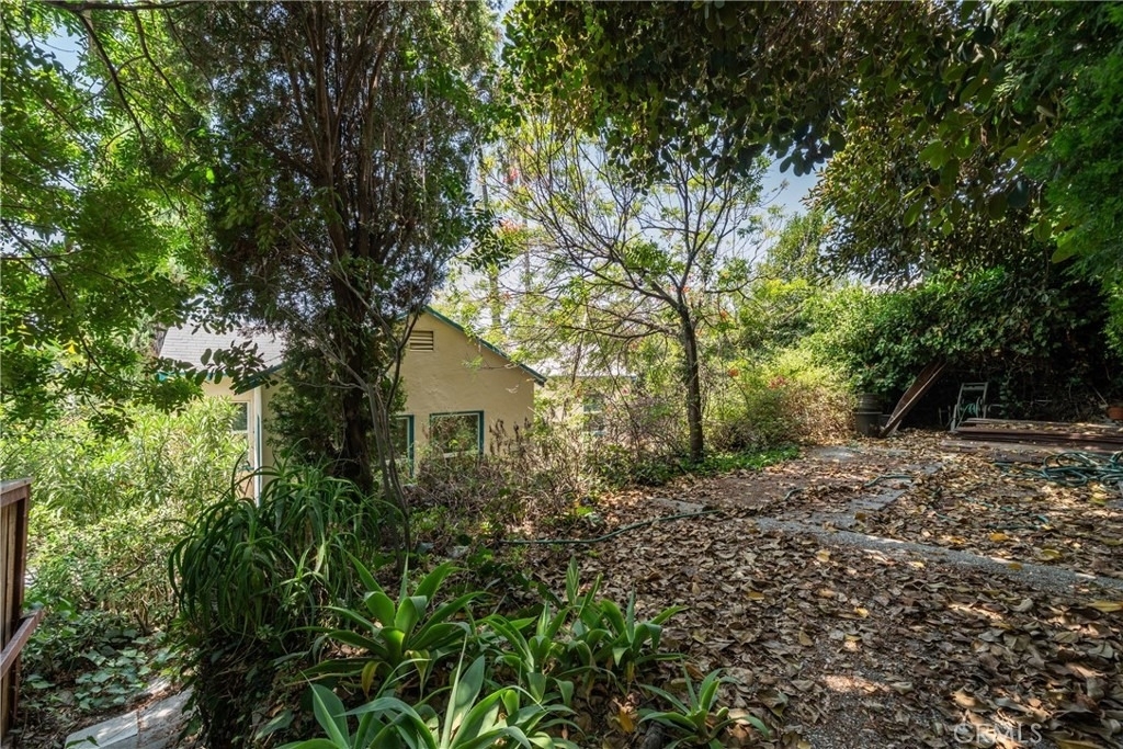 1616 Redcliff - Photo 40