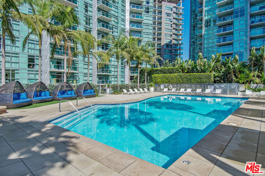 13700 Marina Pointe Drive - Photo 21