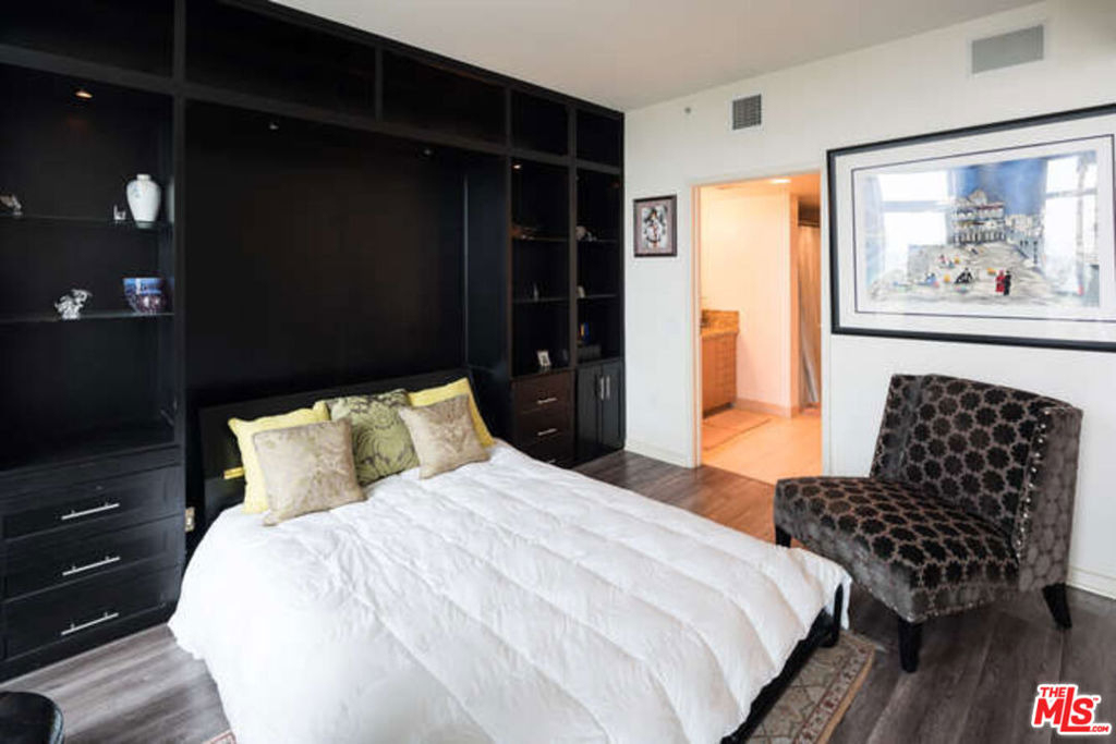 13700 Marina Pointe Drive - Photo 10