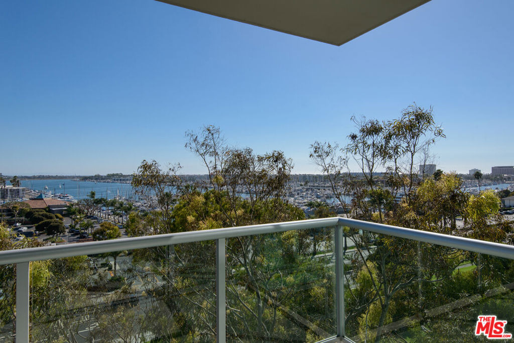13700 Marina Pointe Drive - Photo 31