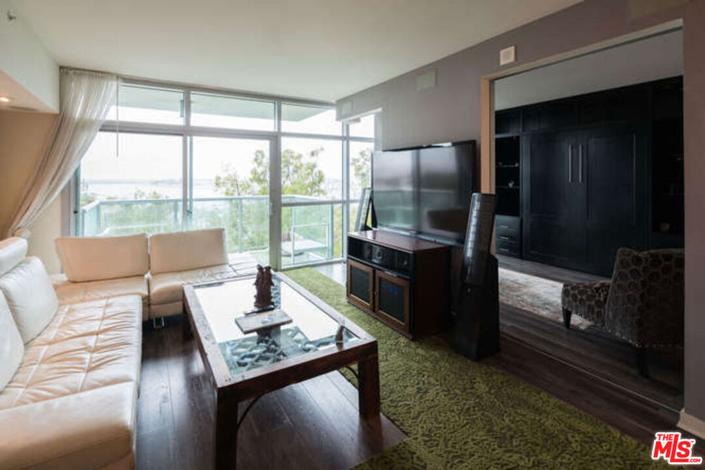 13700 Marina Pointe Drive - Photo 3