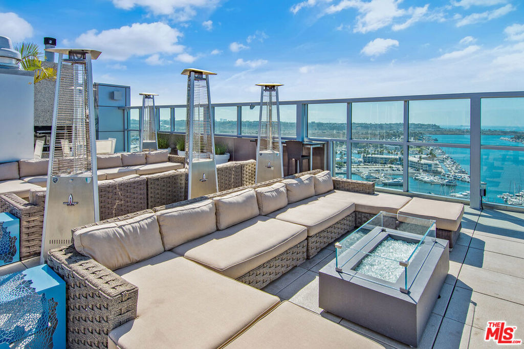 13700 Marina Pointe Drive - Photo 27