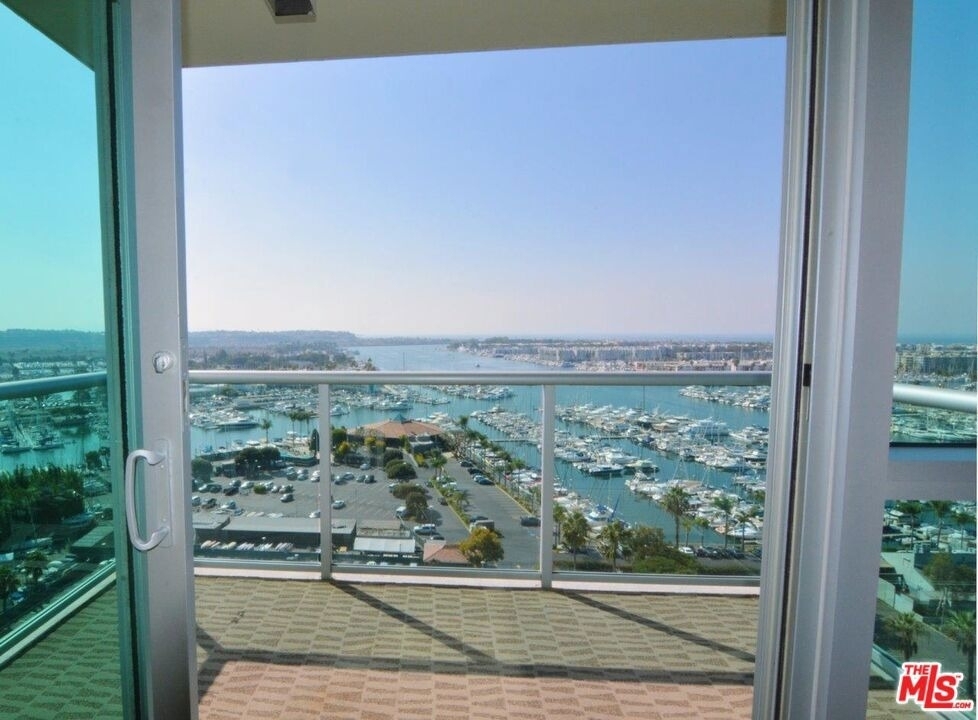 13700 Marina Pointe Drive - Photo 30