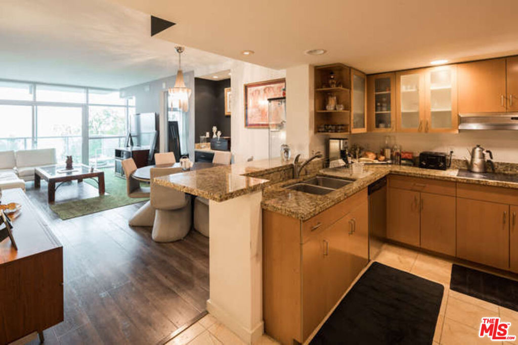 13700 Marina Pointe Drive - Photo 6
