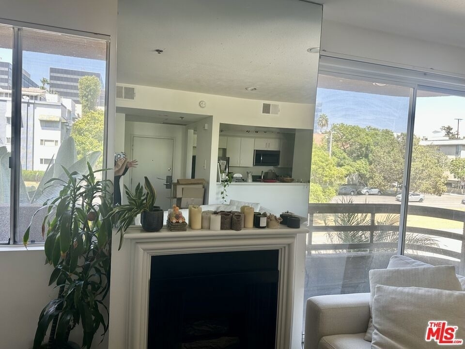 8614 Burton Way - Photo 4