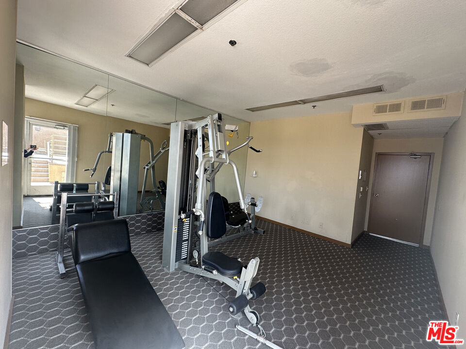 8614 Burton Way - Photo 9