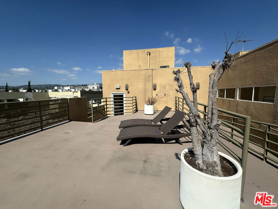 8614 Burton Way - Photo 5