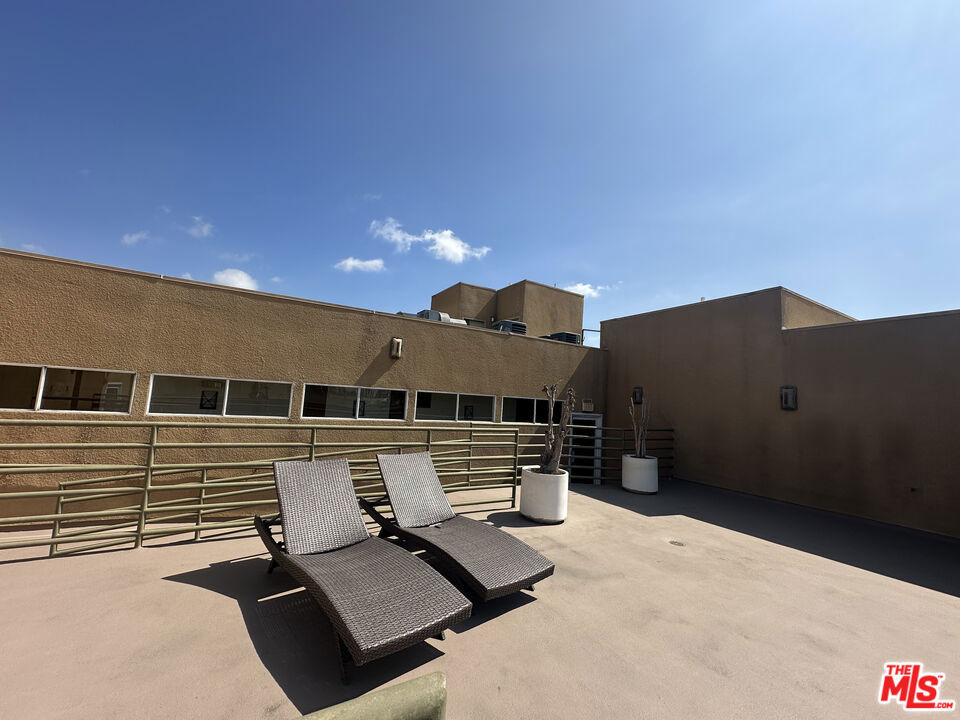 8614 Burton Way - Photo 18